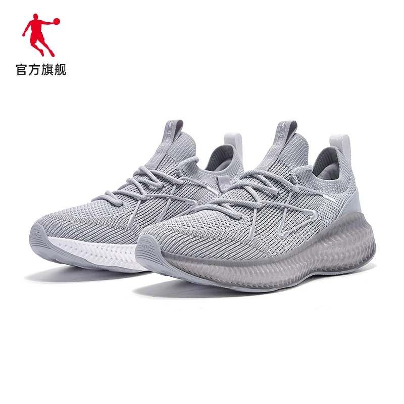 Sneakers running shoes 2021 autumn new lightweight shock-absorbing Sneakers Men's running shoes
Sneakers running shoes 2021 autumn new lightweight shock-absorbing Sneakers Men's running shoes