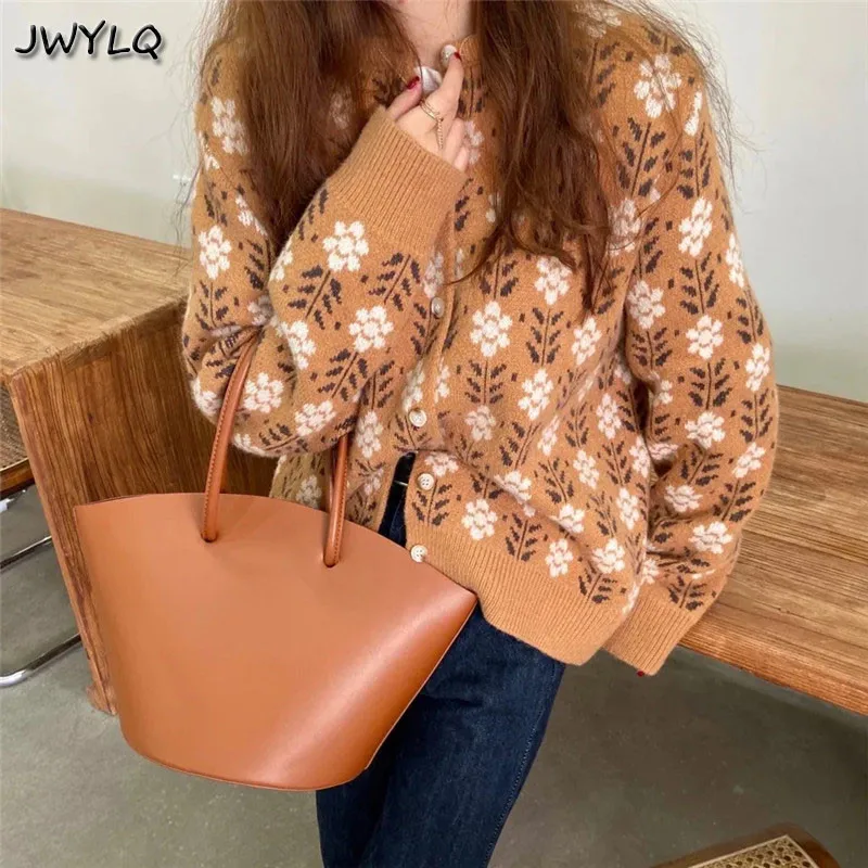 Cardigan Women Print Female Autumn Winter Korean Style O-neck Long Sleeve Sweet Leisure Long Sleeve Top Knitted Vintage Outerwea
Cardigan Women Print Female Autumn Winter Korean Style O-neck Long Sleeve Sweet Leisure Long Sleeve Top Knitted Vintage Outerwea