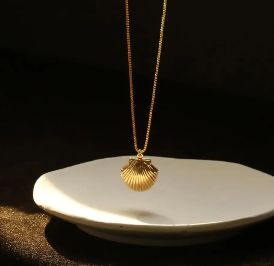 Women's Vintage Design Shell Pendant Brass Plated 18K Gold Clavicle Necklace Get A Highlighter Free
Women's Vintage Design Shell Pendant Brass Plated 18K Gold Clavicle Necklace Get A Highlighter Free
