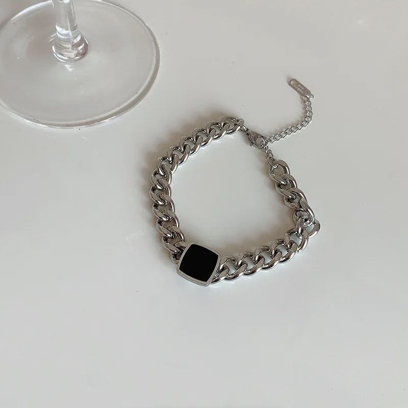 Exaggerated titanium steel thick chain necklace net red versatile black square clavicle chain neck chain women's Bracelet
Exaggerated titanium steel thick chain necklace net red versatile black square clavicle chain neck chain women's Bracelet