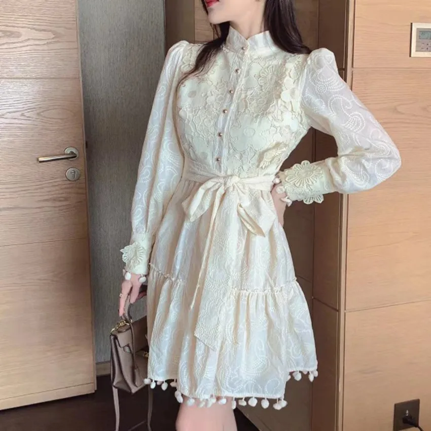 2022 New Spring Lace Dress Runway Designer Women Stand Collar Flower Embroidery Patchwork Lantern Long Sleeve Belted Party Dress
2022 New Spring Lace Dress Runway Designer Women Stand Collar Flower Embroidery Patchwork Lantern Long Sleeve Belted Party Dress