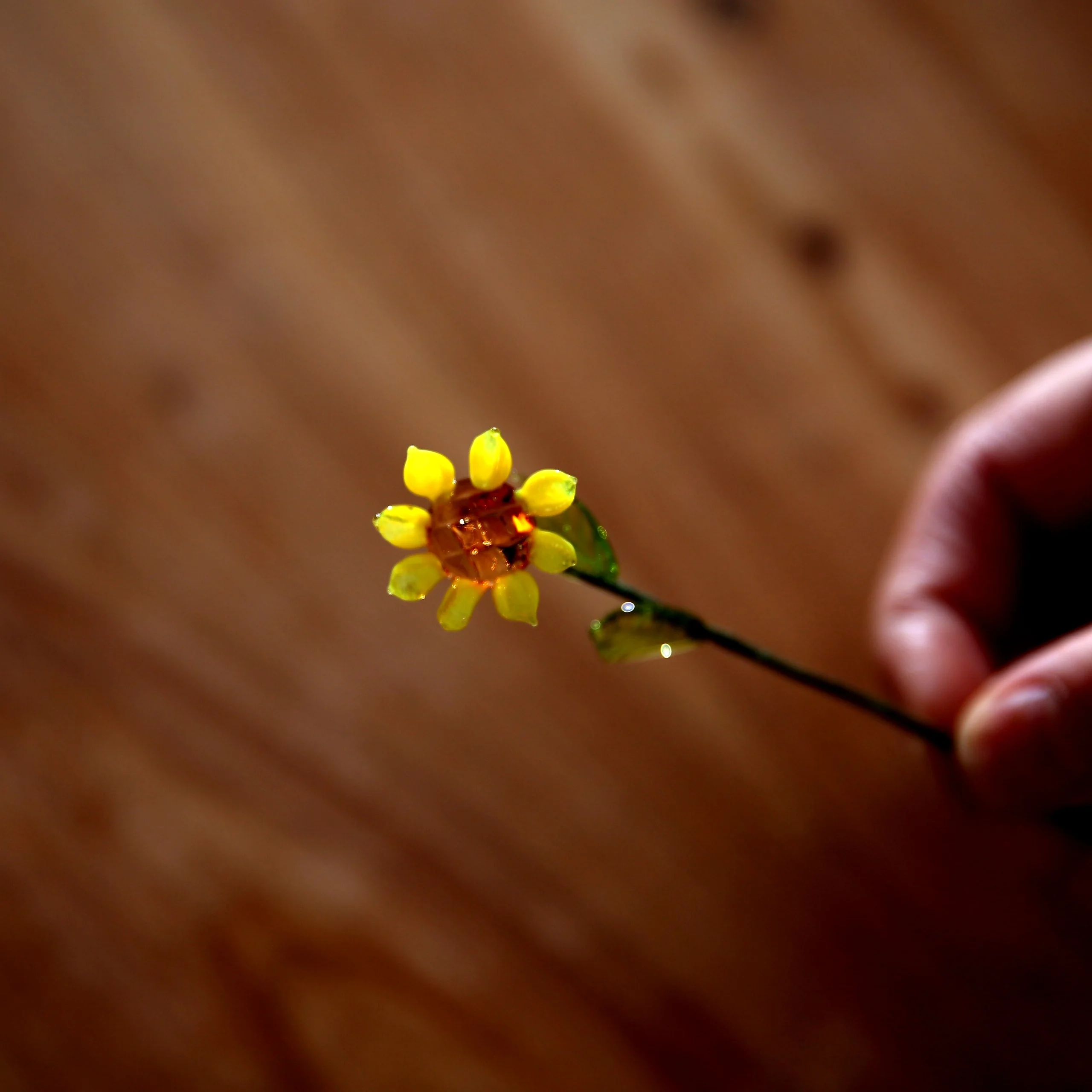 Japanese Hand-Made Products Handmade Glass Small Flower Small Daisy Flower Sun-Facing Rose Glass Flower
Japanese Hand-Made Products Handmade Glass Small Flower Small Daisy Flower Sun-Facing Rose Glass Flower