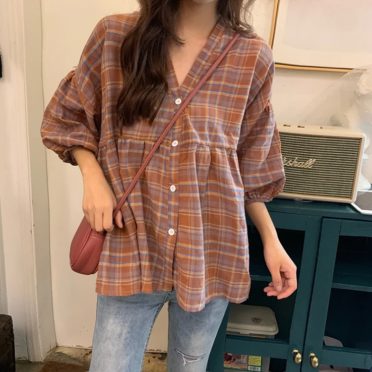 Plaid Peter Pan Shirt Women's Short Sleeve Design Sense Niche Summer French Chic Puff Sleeve V-neck Top Hong Kong Style Retro
Plaid Peter Pan Shirt Women's Short Sleeve Design Sense Niche Summer French Chic Puff Sleeve V-neck Top Hong Kong Style Retro