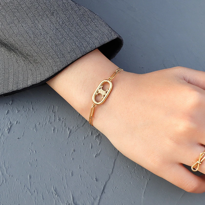 SODRPV Stainless Steel Jewelry Palace Style Design Sense Pig Nose Earrings Fashion Pendant Necklace Women's Bracelet
SODRPV Stainless Steel Jewelry Palace Style Design Sense Pig Nose Earrings Fashion Pendant Necklace Women's Bracelet