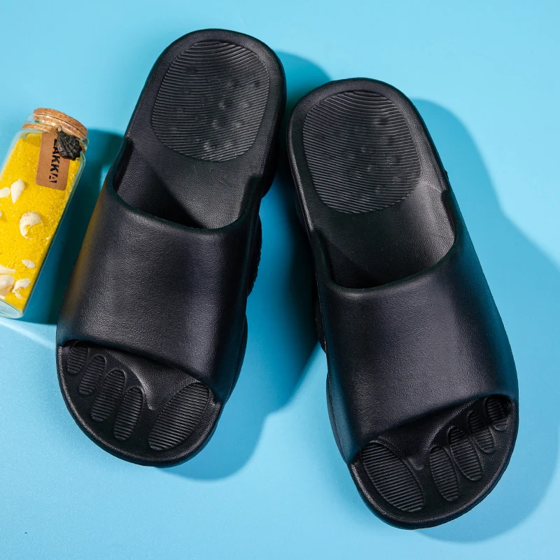 Couple slippers, flip flops, indoor slippers, bathroom slippers, non-slip and wear-resistant 
Couple slippers, flip flops, indoor slippers, bathroom slippers, non-slip and wear-resistant