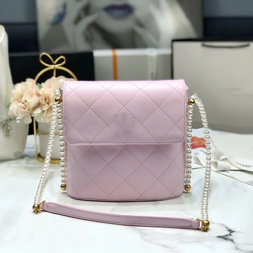 Spring/summer 2021 new chain wandering bag square lapel diamond sheepskin women's shoulder messenger bag retro bag.
Spring/summer 2021 new chain wandering bag square lapel diamond sheepskin women's shoulder messenger bag retro bag.