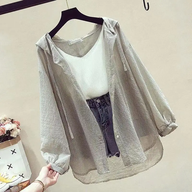Summer new sunscreen female Korean style loose Joker light breathable UV cardigan coat
Summer new sunscreen female Korean style loose Joker light breathable UV cardigan coat