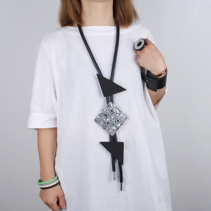 YD&YDBZ Zebra Pattern Metal Square Necklaces For Women Exaggeration Big Pendant Long Necklace Punk Style Rubber Sweater Chain
YD&YDBZ Zebra Pattern Metal Square Necklaces For Women Exaggeration Big Pendant Long Necklace Punk Style Rubber Sweater Chain
