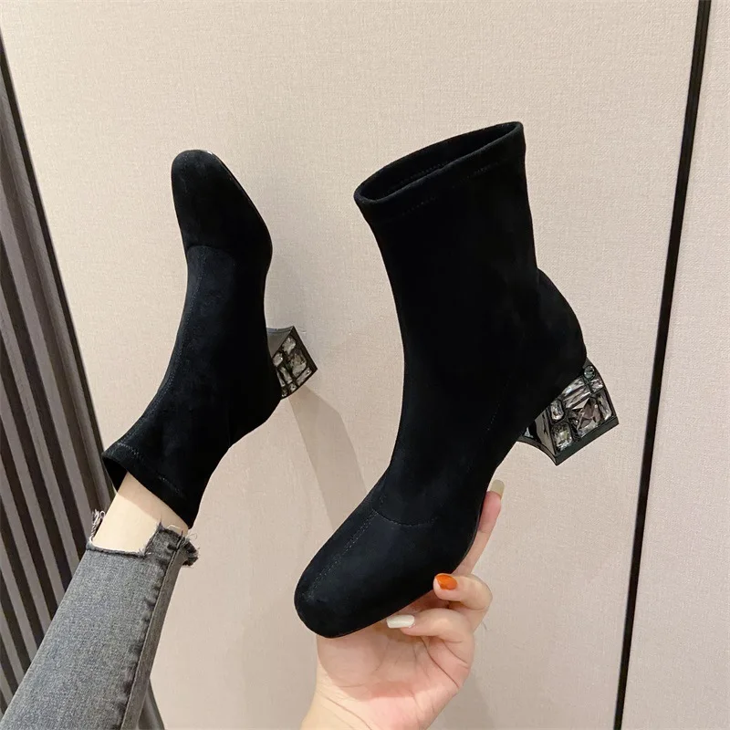 Женские резиновые ботинки с острым носком, демисезонные пуанты, искусственная кожа, черный цвет, квадратный носок
Женские резиновые ботинки с острым носком, демисезонные пуанты, искусственная кожа, черный цвет, квадратный носок