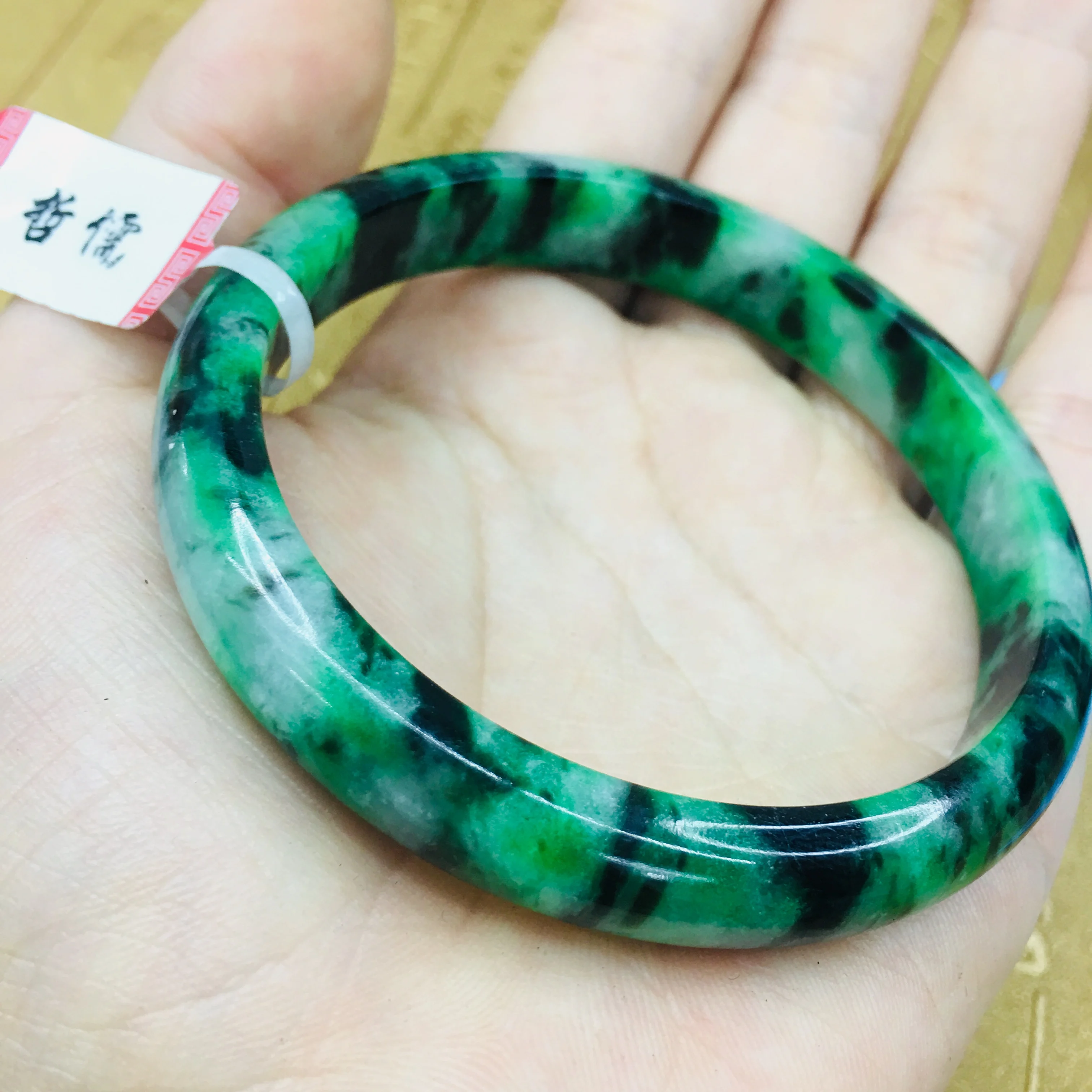 Send A certificate natural Jadeite bracelets carved dark green two-color 54-61mm female princess jade bracelet jewelry gifts
Send A certificate natural Jadeite bracelets carved dark green two-color 54-61mm female princess jade bracelet jewelry gifts