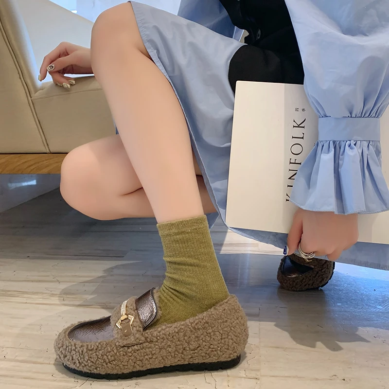 New Fur Home Shoes Ladies Flat Loafers One-pedal Ladies Furry Ballet Flats Round Toe Winter Indoor Moccasins Plus Hot 2021
New Fur Home Shoes Ladies Flat Loafers One-pedal Ladies Furry Ballet Flats Round Toe Winter Indoor Moccasins Plus Hot 2021