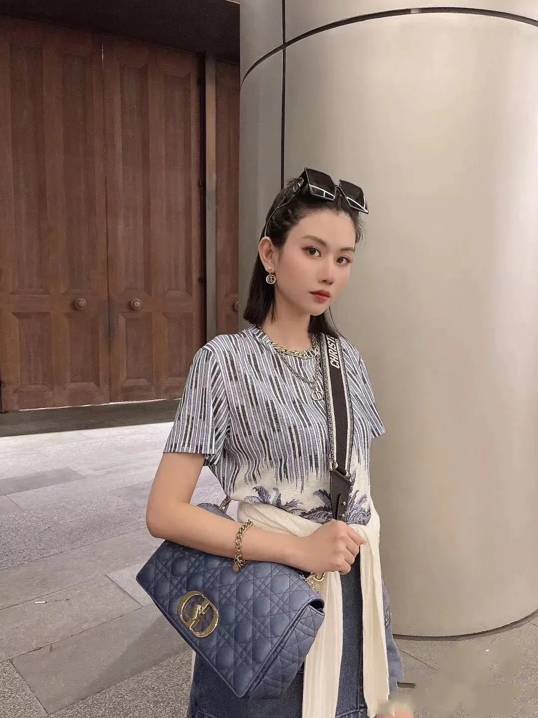 2021 Early spring new summer holiday stripe T-shirt with embroidery on back for elegant girl style-
2021 Early spring new summer holiday stripe T-shirt with embroidery on back for elegant girl style-