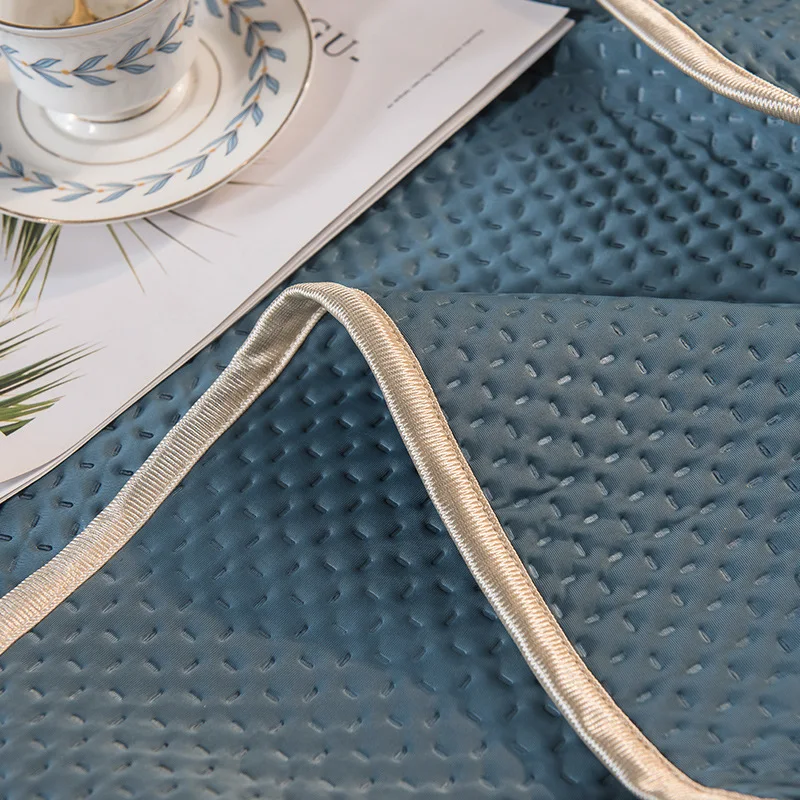 Cool Feeling Silk Summer Quilt Tencel Summer Cool Quilt Naked Sleeping Thin Quilt Adult Air-Conditioning Quilt Home
Cool Feeling Silk Summer Quilt Tencel Summer Cool Quilt Naked Sleeping Thin Quilt Adult Air-Conditioning Quilt Home