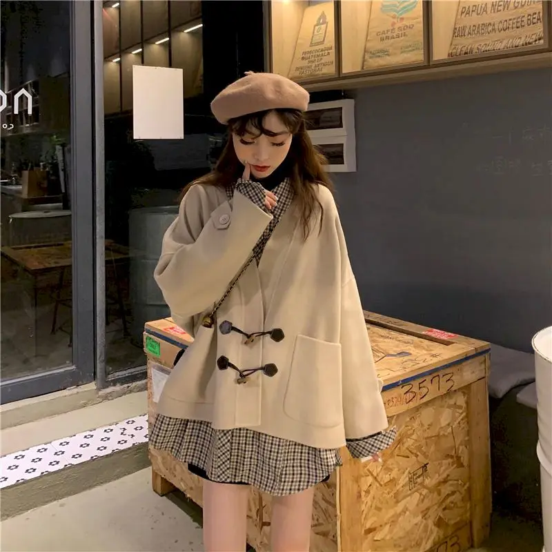 Japanese Retro Design Horn Button Woolen Long-sleeved Clothes Coat Women 2022 New Korean Version Wild Loose Lady Style Pocketed
Japanese Retro Design Horn Button Woolen Long-sleeved Clothes Coat Women 2022 New Korean Version Wild Loose Lady Style Pocketed