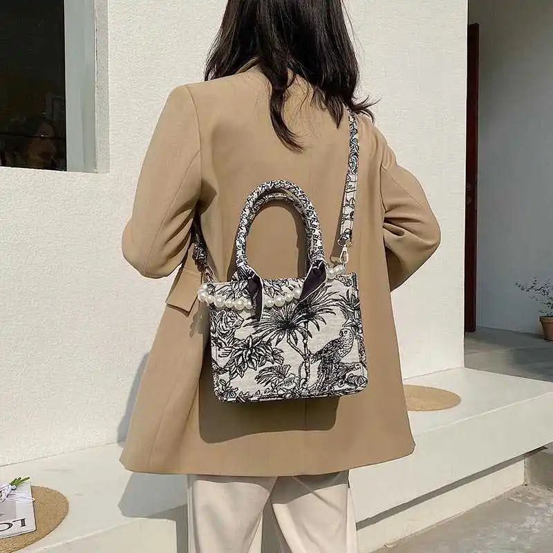 Women's Shoulder Bag Luxury Brand Totes Bag Large Capacity Canvas Women Handbag Fashion Cotton Clutches High Quality Bolsa
Women's Shoulder Bag Luxury Brand Totes Bag Large Capacity Canvas Women Handbag Fashion Cotton Clutches High Quality Bolsa