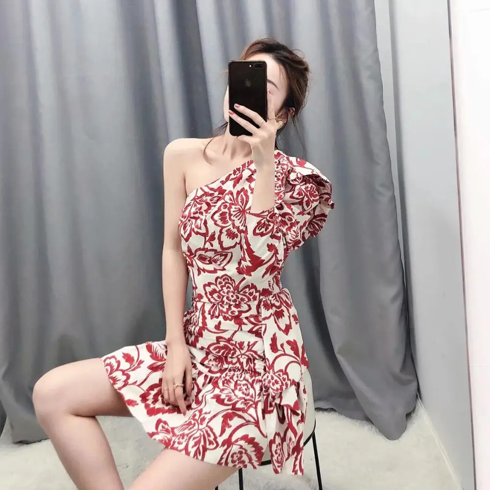 YICIYA 2020 New Women Summer Suits Two Piece Set Red Printed Poplin Asymmetric Neckline One Sleeve Ruffle Trims Top&mini Skirts
YICIYA 2020 New Women Summer Suits Two Piece Set Red Printed Poplin Asymmetric Neckline One Sleeve Ruffle Trims Top&mini Skirts