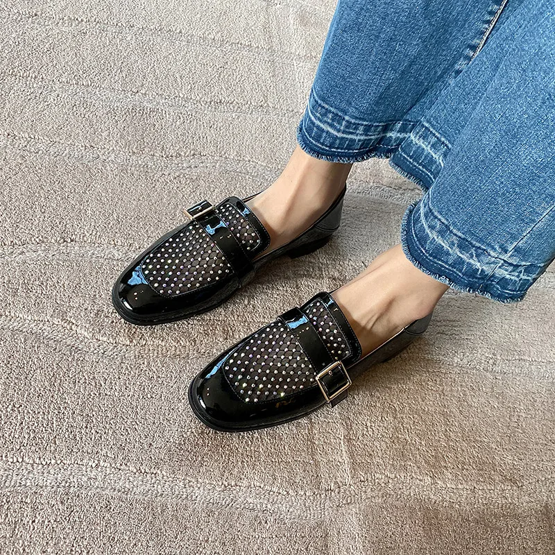 FEDONAS Cow Patent Leather 2020 Women Pumps Splice Basic Thick Heels Pumps Spring Summer Retro Button Decoration New Shoes Woman
FEDONAS Cow Patent Leather 2020 Women Pumps Splice Basic Thick Heels Pumps Spring Summer Retro Button Decoration New Shoes Woman