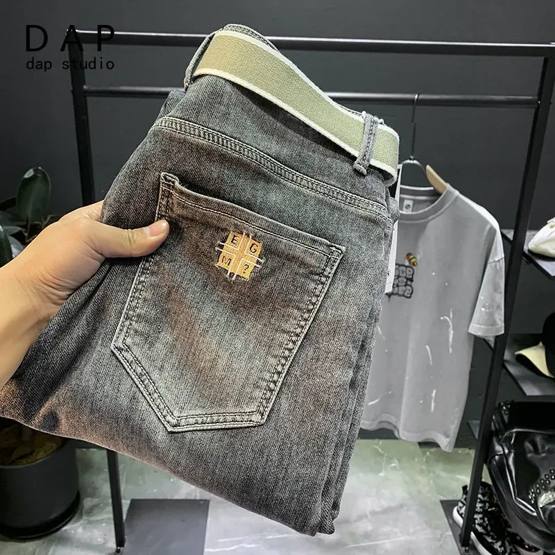 Light gray stretch denim jeans men's 2021 spring summer new micro-harem pants Korean Hong Kong style embroidered long pants
Light gray stretch denim jeans men's 2021 spring summer new micro-harem pants Korean Hong Kong style embroidered long pants