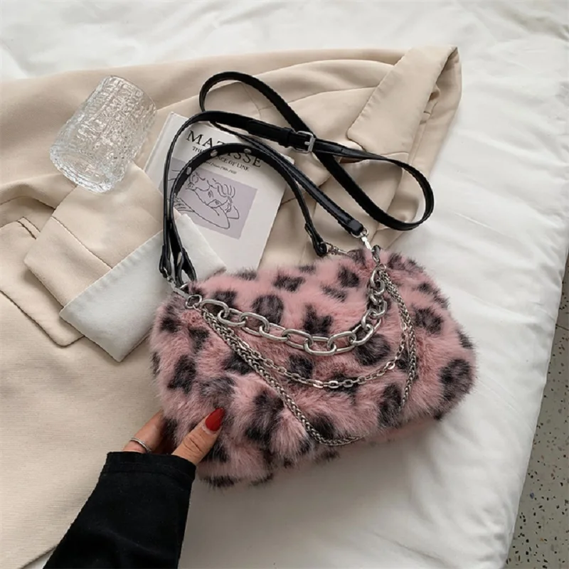 New Winter Warm Plush Shoulder Bag Female Luxury Designer Fluffy Faux Fur Crossbody Bags for Women Chain Handbags and Purses
New Winter Warm Plush Shoulder Bag Female Luxury Designer Fluffy Faux Fur Crossbody Bags for Women Chain Handbags and Purses