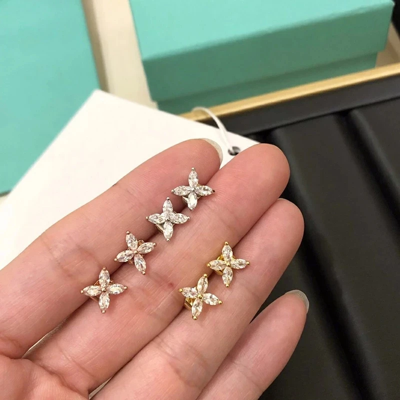 Cute sexy trendy female girl Austrian crystal four diamond earrings birthday Valentine's day gift jewelry
Cute sexy trendy female girl Austrian crystal four diamond earrings birthday Valentine's day gift jewelry
