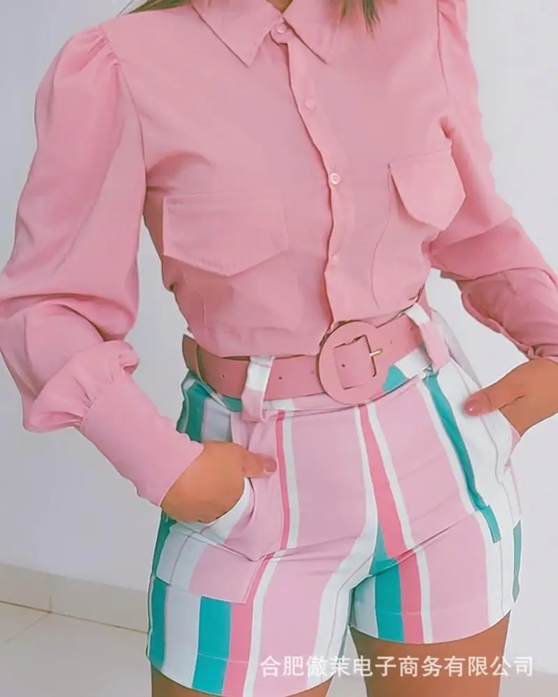 Женская рубашка с длинным рукавом и шорты в полоску
Женская рубашка с длинным рукавом и шорты в полоску