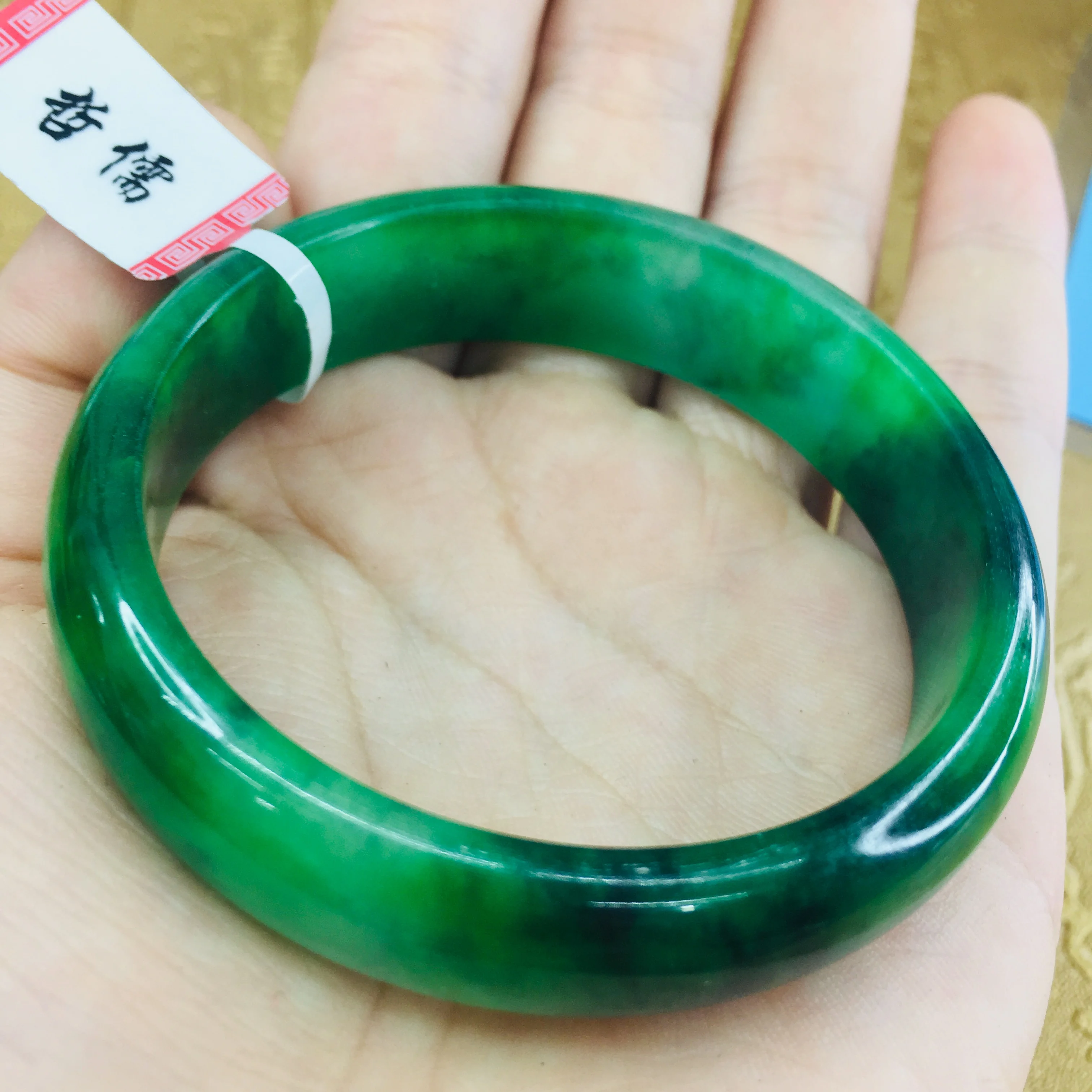 Send A certificate natural Jadeite bracelet Natural light color 54-61mm Princess female jade bracelet Jewelry gift
Send A certificate natural Jadeite bracelet Natural light color 54-61mm Princess female jade bracelet Jewelry gift