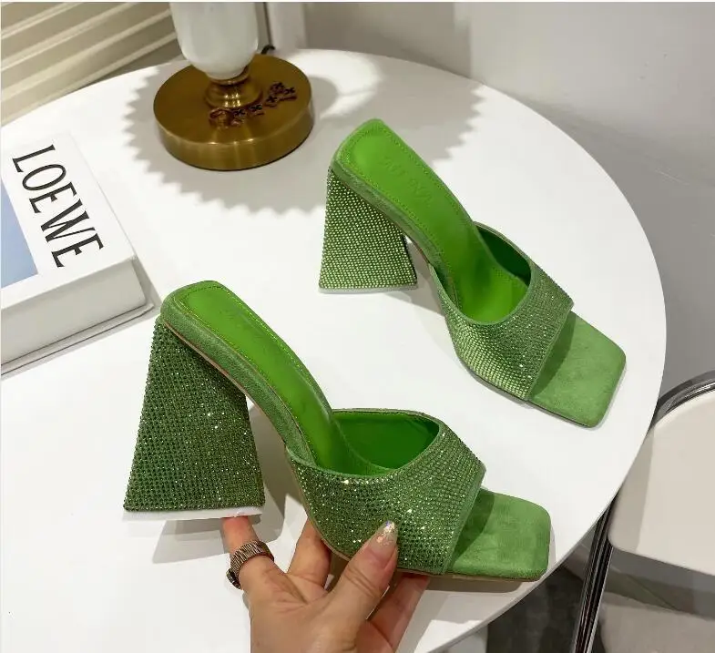 2021 new fashion European and American triangle heel high hot diamond 10.5CM code number 35-41 code womens shoes
2021 new fashion European and American triangle heel high hot diamond 10.5CM code number 35-41 code womens shoes