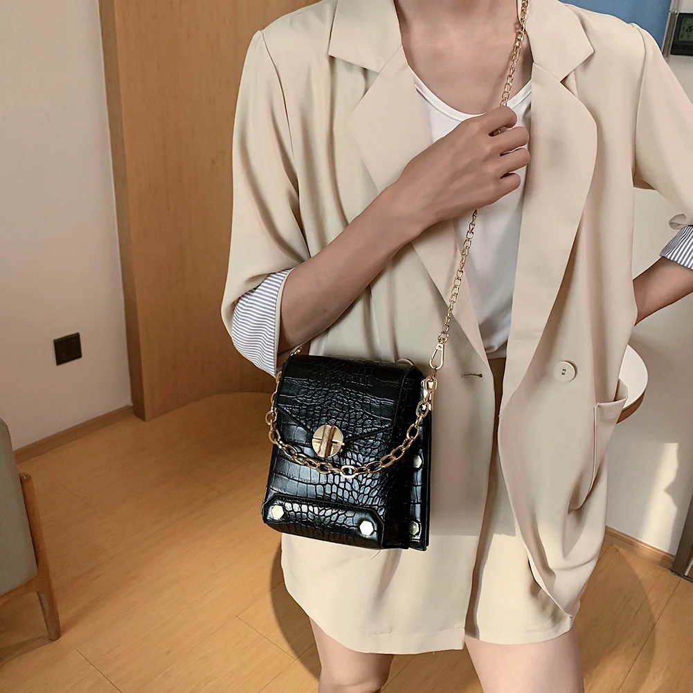 Small Shoulder Bag PU Chain Purse Travel Women Mini Rivet Crossbody Phone Bags for Outdoor Shopping Traveling Supply
Small Shoulder Bag PU Chain Purse Travel Women Mini Rivet Crossbody Phone Bags for Outdoor Shopping Traveling Supply
