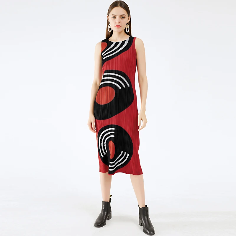 New autumn summer Korean fashion new dress women's round neck sleeveless long Miyake pleated black white circle print dress
New autumn summer Korean fashion new dress women's round neck sleeveless long Miyake pleated black white circle print dress