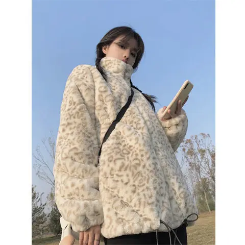 Winter zipper top lamb leopard fur plush short coat mixed woven rabbit fur turf coat 2022new Korean version thickened coat women
Winter zipper top lamb leopard fur plush short coat mixed woven rabbit fur turf coat 2022new Korean version thickened coat women