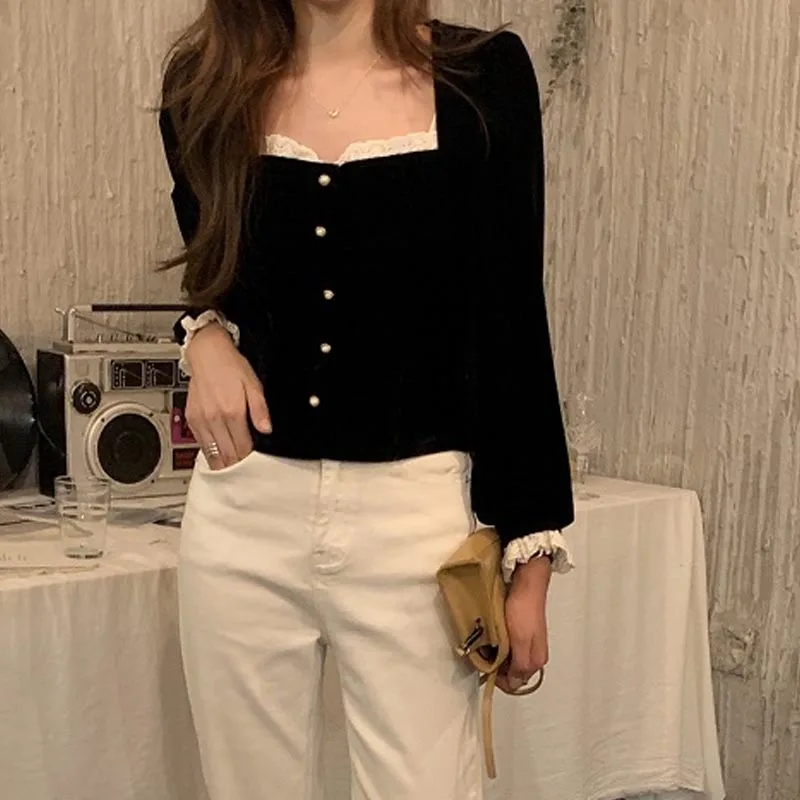 One-piece chic lace patchwork velvet shirt French elegant sexy lace stitching square collar single-breasted velvet top Ragdoll'
One-piece chic lace patchwork velvet shirt French elegant sexy lace stitching square collar single-breasted velvet top Ragdoll'