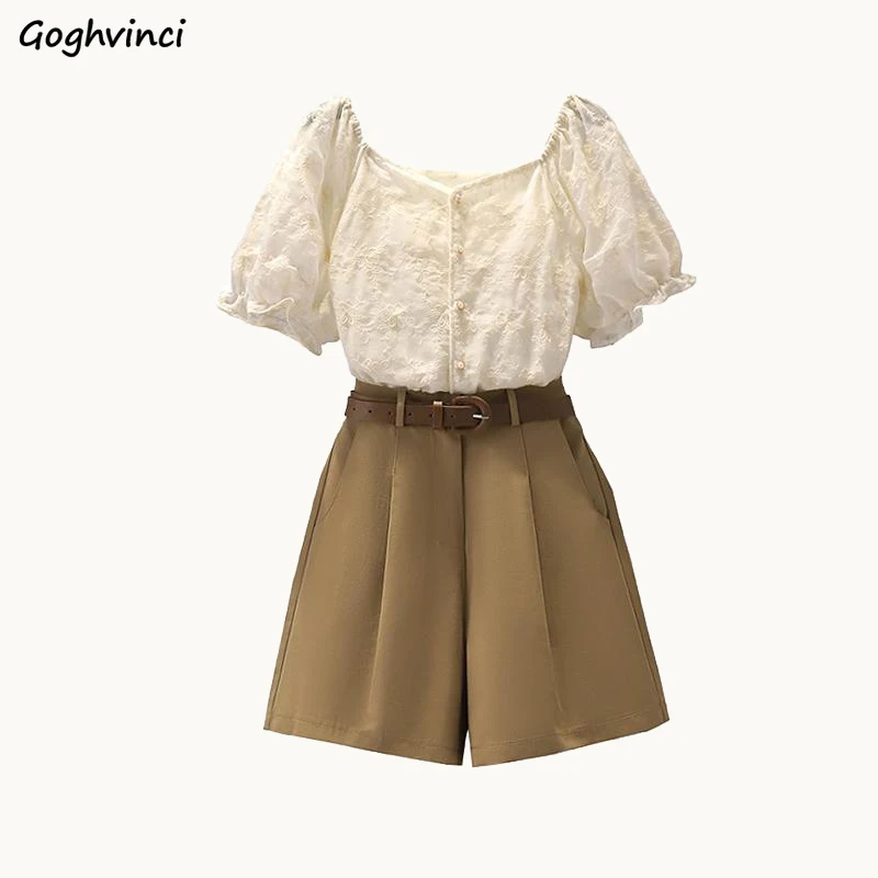 Women Sets Trendy Short Puff Sleeve Single Breasted Plus Size M-4XL V-neck Lace Tops High Waist Solid Pleated Shorts All-match
Women Sets Trendy Short Puff Sleeve Single Breasted Plus Size M-4XL V-neck Lace Tops High Waist Solid Pleated Shorts All-match