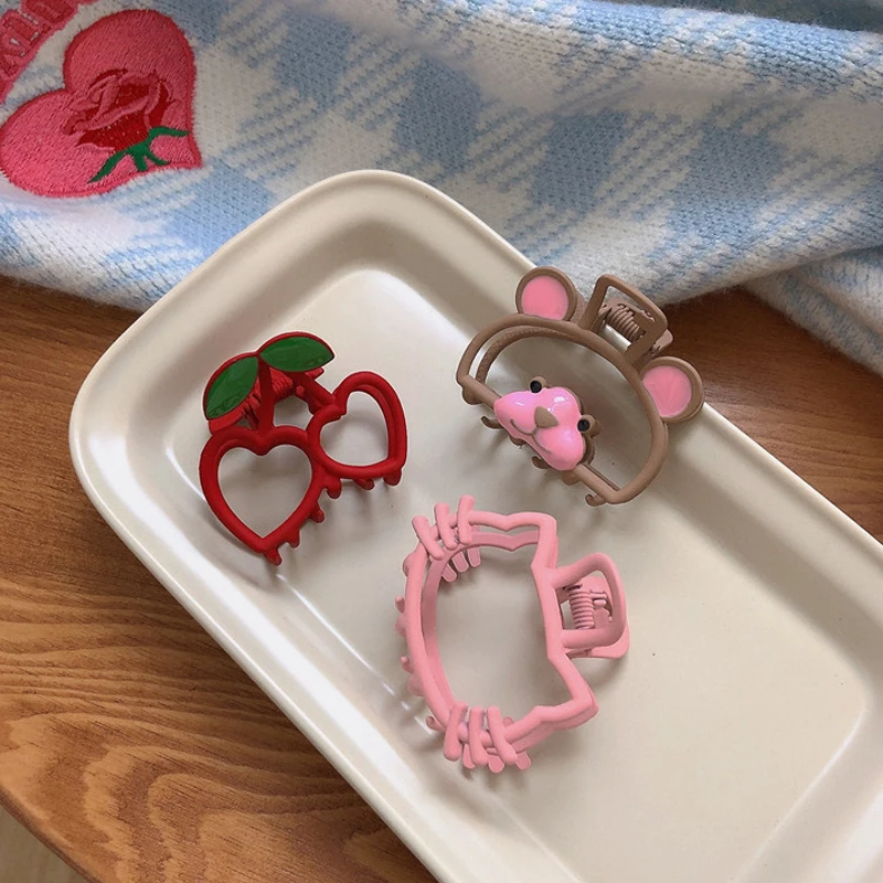 New Women Girl Cute Fruit Hollow Geometric Red Pink Alloy Hair Claws Sweet Headband Hair Clips Hairpins Fashion Hair Accessories
New Women Girl Cute Fruit Hollow Geometric Red Pink Alloy Hair Claws Sweet Headband Hair Clips Hairpins Fashion Hair Accessories