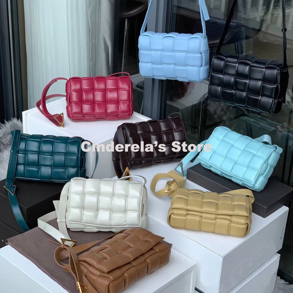 Top quality Female Handbag Cassette pillow bag Genuine Leather chain weave Crossbody shoulder bag 100% Cowhide Soft lattice bag
Top quality Female Handbag Cassette pillow bag Genuine Leather chain weave Crossbody shoulder bag 100% Cowhide Soft lattice bag