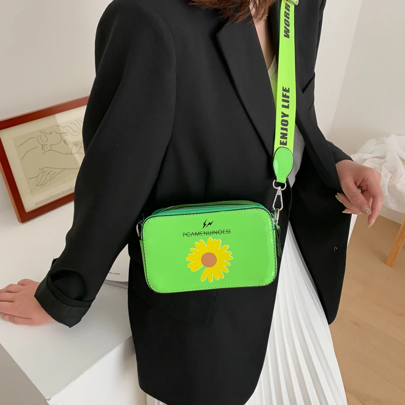 

2020 new sunflowers of fashion joker single shoulder oblique across the bag makeup bag phone bag women package luxury bag bags