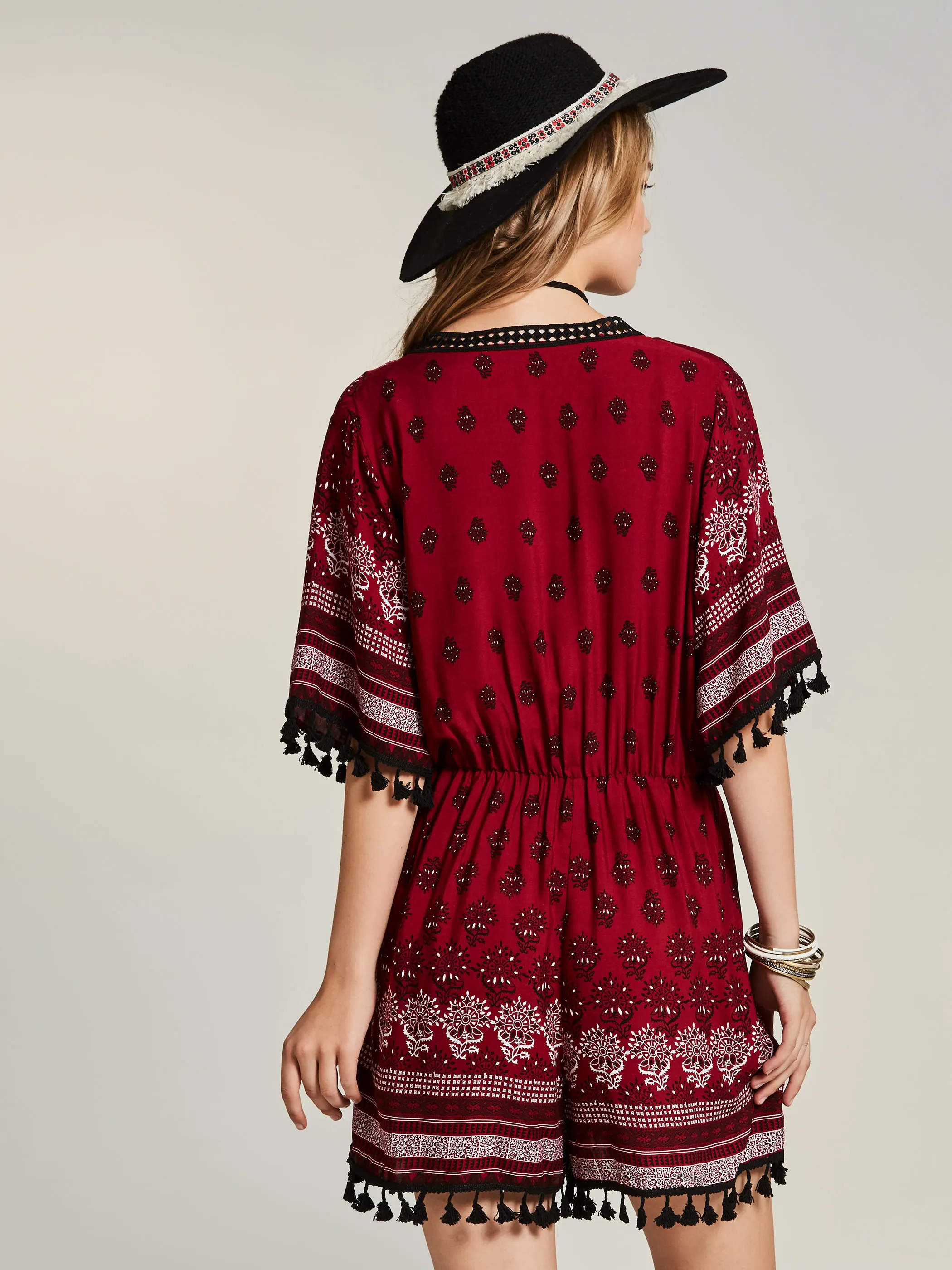 Women Red Jumpsuit Patchwork Floral Print Deep V Neck Wide Legs Short Playsuits Tassel Hollow Out Boho Sexy Jumpsuits
Women Red Jumpsuit Patchwork Floral Print Deep V Neck Wide Legs Short Playsuits Tassel Hollow Out Boho Sexy Jumpsuits