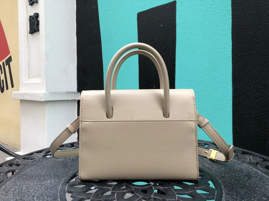 2021 ladies luxury fashion cosmetic bag handbag messenger bag
2021 ladies luxury fashion cosmetic bag handbag messenger bag