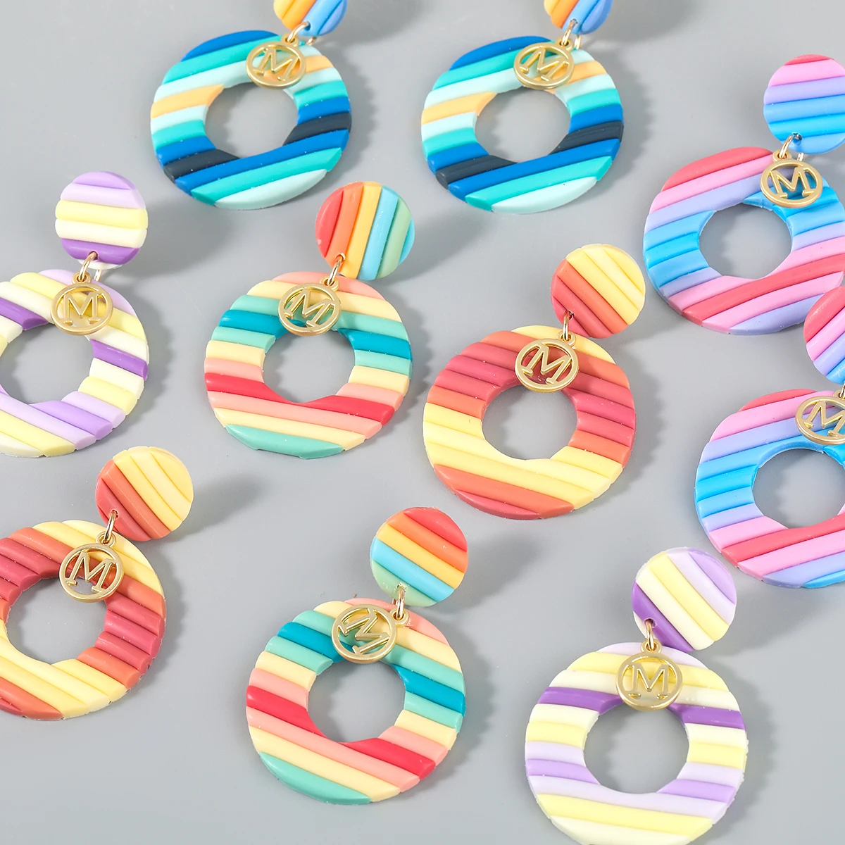 Fashion Metal Letter M Round Soft Ceramic Geometric Earrings Women's Popular Exaggerated Dangle Earrings Party Accessories
Fashion Metal Letter M Round Soft Ceramic Geometric Earrings Women's Popular Exaggerated Dangle Earrings Party Accessories