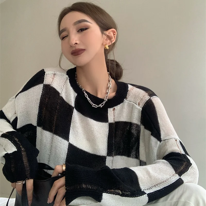 Korean Vintage Style Frayed Plaid O-Neck Loose Long Sleeve Top Sweater for Women Ins Aesthetic Clothes 2021 Autumn New Arrival
Korean Vintage Style Frayed Plaid O-Neck Loose Long Sleeve Top Sweater for Women Ins Aesthetic Clothes 2021 Autumn New Arrival