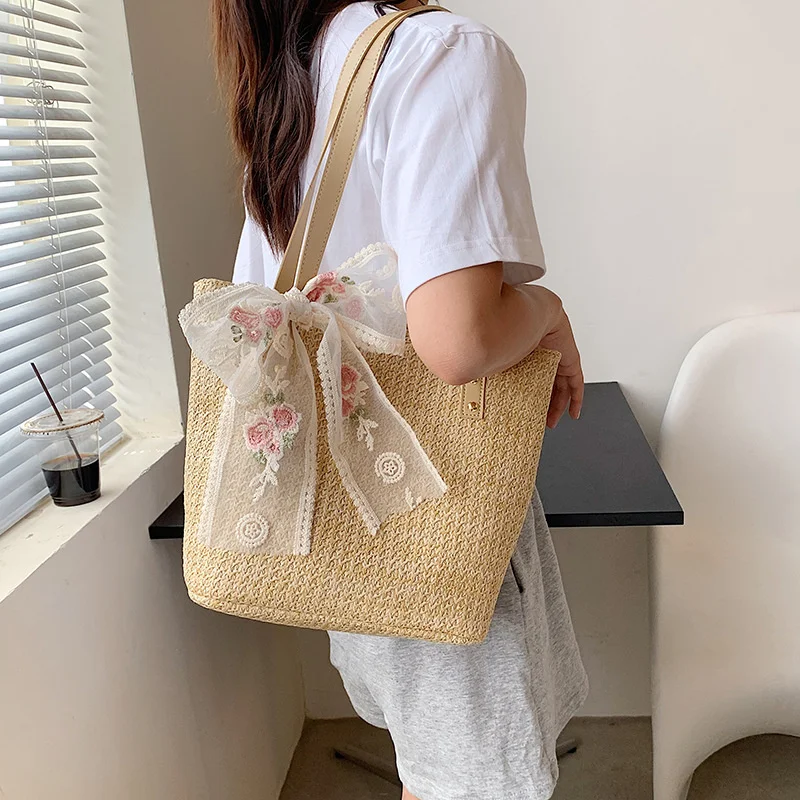 Straw Woven Bag 2021 New Summer Sweet Silk Scarf Portable Beach Bag Fashion Woven One Shoulder Tote Bag Youth Handbag
Straw Woven Bag 2021 New Summer Sweet Silk Scarf Portable Beach Bag Fashion Woven One Shoulder Tote Bag Youth Handbag