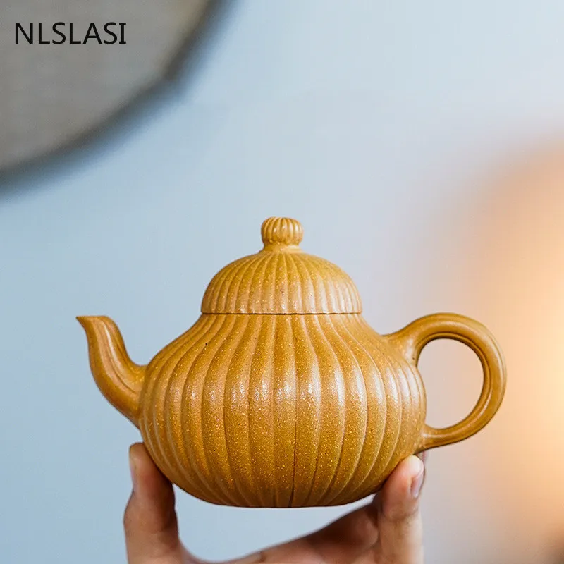 Chinese Raw Ore Beauty Kettle Teaware Tea Yixing Tea Pot Master Household Handmade Purple Clay Teapot Ceremony Customized 230ml
Chinese Raw Ore Beauty Kettle Teaware Tea Yixing Tea Pot Master Household Handmade Purple Clay Teapot Ceremony Customized 230ml
