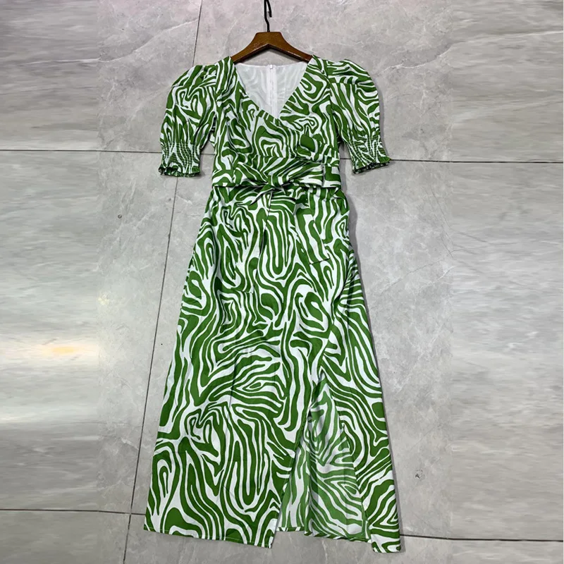 Women runway fashion high quality summer dress 2021 designer geometric print V-neck puff sleeve slit sexy beach party dresses
Women runway fashion high quality summer dress 2021 designer geometric print V-neck puff sleeve slit sexy beach party dresses