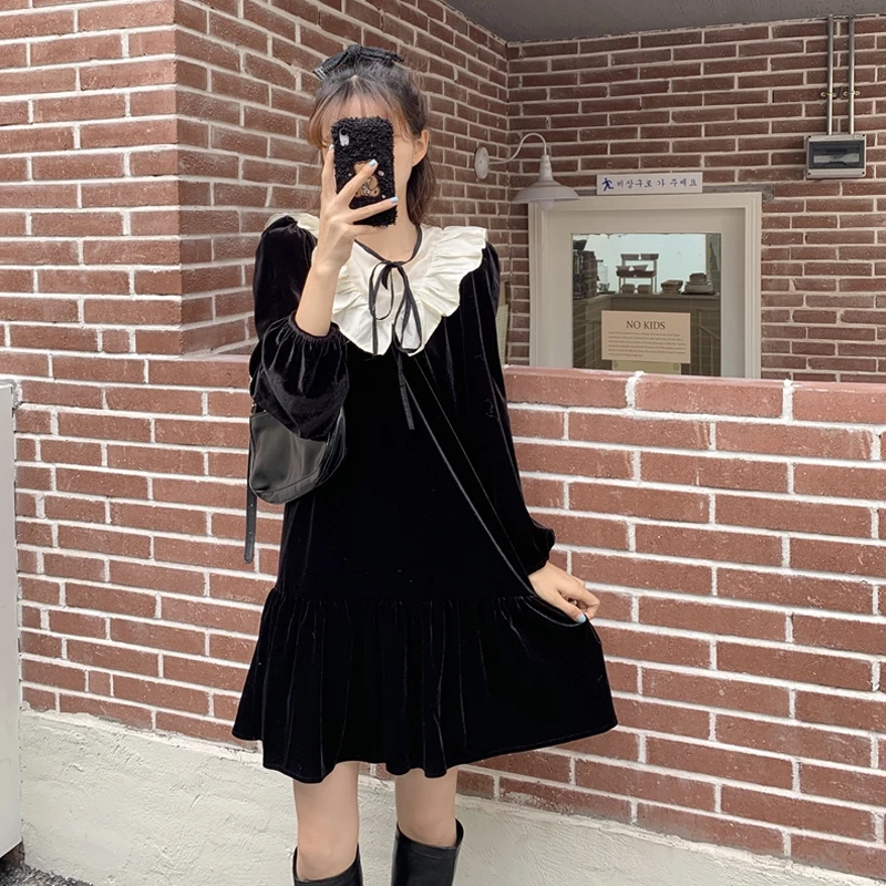 Japanese Vintage Harajuku Winter 2020 New Lolita Style Loose Women Peter pan Collar Ruffles Loose Black Long-Sleeved Dress
Japanese Vintage Harajuku Winter 2020 New Lolita Style Loose Women Peter pan Collar Ruffles Loose Black Long-Sleeved Dress