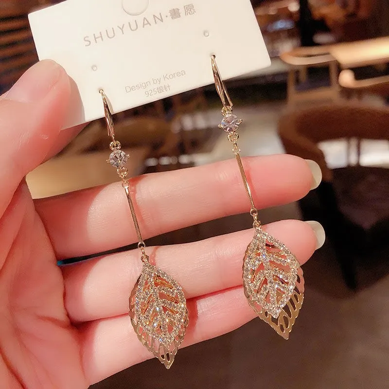 Gold Color Crystal Leaves Dangle Earring Delicate Cubic Zircon CZ Drop Earrings Wedding Jewelry
Gold Color Crystal Leaves Dangle Earring Delicate Cubic Zircon CZ Drop Earrings Wedding Jewelry