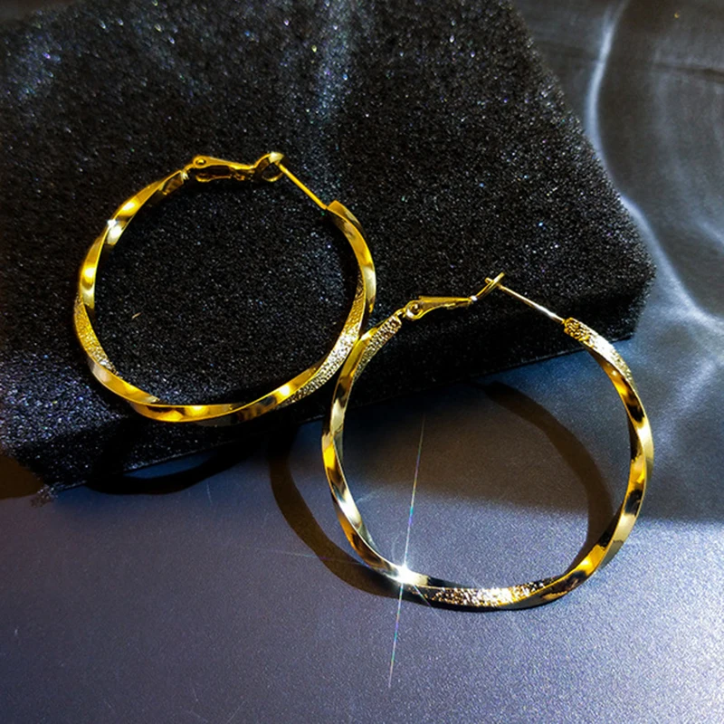 New Fashion Fine 14K Real Gold Exaggeration Circle Hoop Earrings for Women High Quality Jewelry S925 Silver Needle Wedding Party
New Fashion Fine 14K Real Gold Exaggeration Circle Hoop Earrings for Women High Quality Jewelry S925 Silver Needle Wedding Party