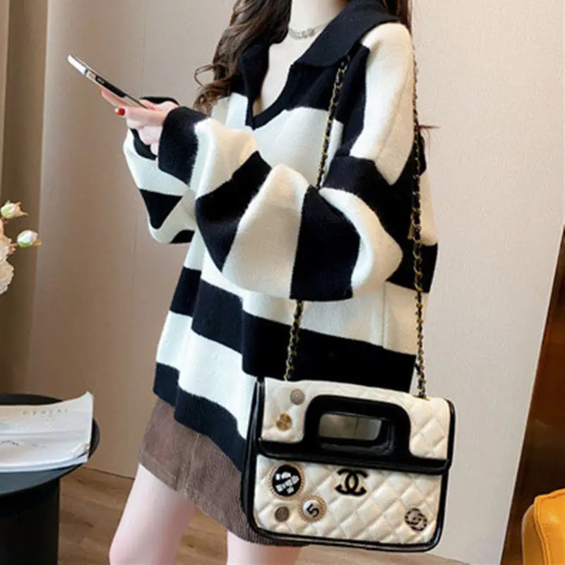 Autumn 2021 new relaxed lazy wind stripe V-Neck Sweater women's Hong Kong style retro thickened outerwear top
Autumn 2021 new relaxed lazy wind stripe V-Neck Sweater women's Hong Kong style retro thickened outerwear top
