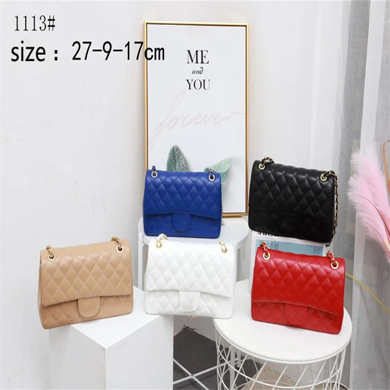 Luxury handbags, classic design shoulder bags, golden buttons, great value shoulder bags, new series
Luxury handbags, classic design shoulder bags, golden buttons, great value shoulder bags, new series