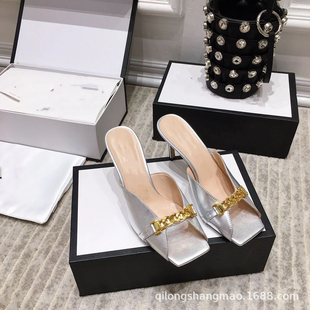 High end 2021 summer new horse buckle peep toe leather sandals metal chain button high heel slippers
High end 2021 summer new horse buckle peep toe leather sandals metal chain button high heel slippers