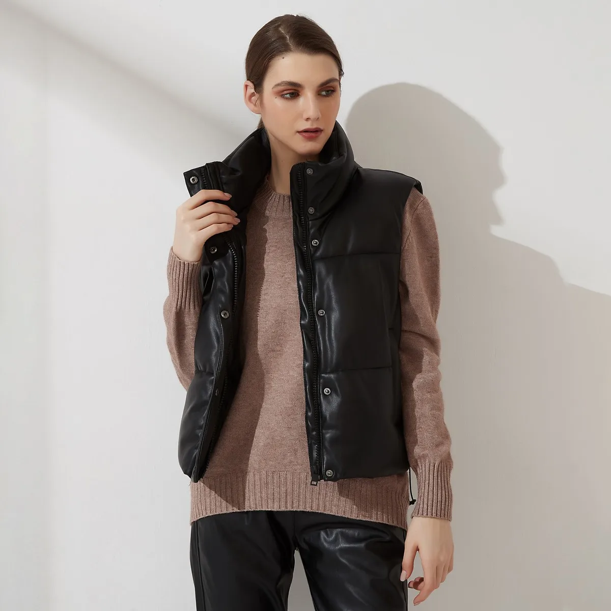 Women New Fashion Solid Warm Vest Zipper PU Sleeveless Back Lace Up Coat Loose Outwear Autumn Winter Top
Women New Fashion Solid Warm Vest Zipper PU Sleeveless Back Lace Up Coat Loose Outwear Autumn Winter Top