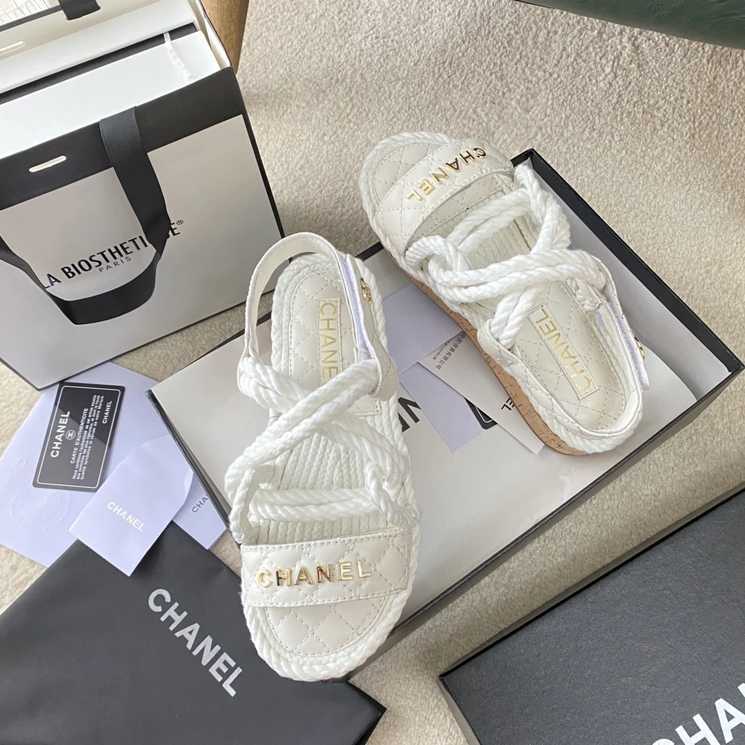 2021 new spring high quality luxury brand CC13 designer fashion ladies slippers high heel sandals ladies casual shoes
2021 new spring high quality luxury brand CC13 designer fashion ladies slippers high heel sandals ladies casual shoes